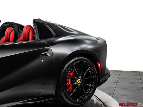 Used 2022 Ferrari 812 GTS image 15