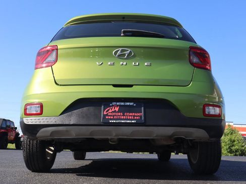 Used 2021 Hyundai Venue SE image 8