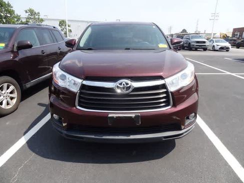 Used 2015 Toyota Highlander Plus AWD/4WD image 4