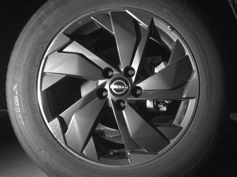 Used 2025 Nissan Rogue SV FWD image 13