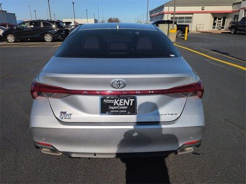 Used 2019 Toyota Avalon Limited image 6