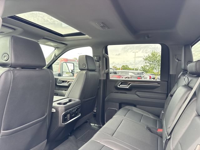 Used 2025 GMC Sierra 3500 SLT w/ SLT Convenience Package AWD/4WD image 14