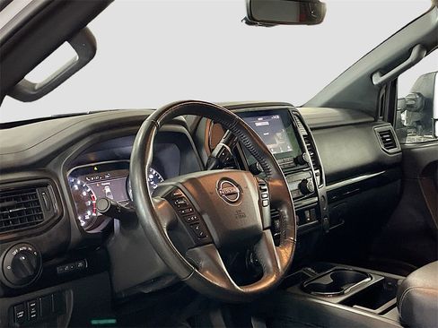 Used 2023 Nissan Titan SV w/ SV Convenience Package image 9