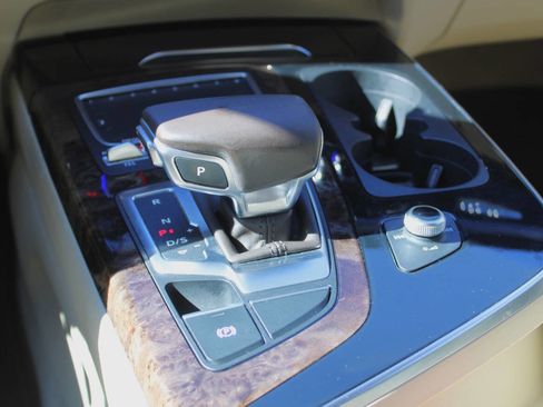 Used 2017 Audi Q7 3.0T Premium Plus image 34