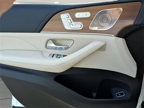 Used 2022 Mercedes-Benz GLS 450 4MATIC image 15