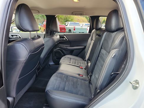 Used 2022 Mitsubishi Outlander SE image 28