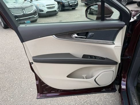 Used 2017 Lincoln MKX Reserve w/ Lincoln MKX Climate Package AWD/4WD image 18