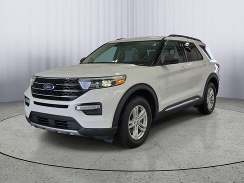 Certified 2020 Ford Explorer XLT w/ Equipment Group 202A AWD/4WD image 4