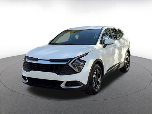 Used 2025 Kia Sportage LX image 7