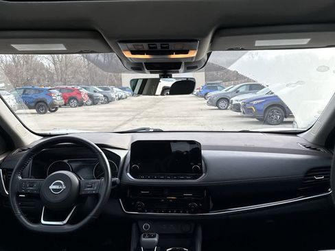 Used 2023 Nissan Rogue SL w/ SL Premium Package image 13