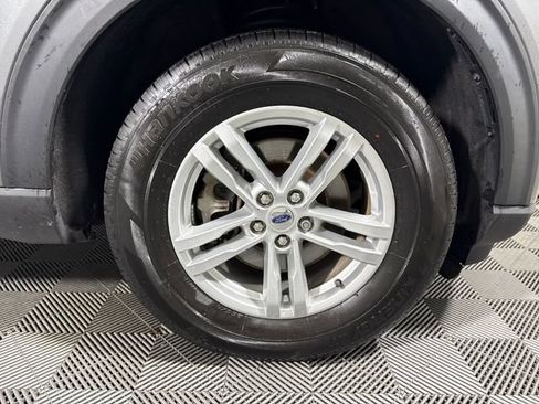 Used 2024 Ford Explorer XLT AWD/4WD image 11