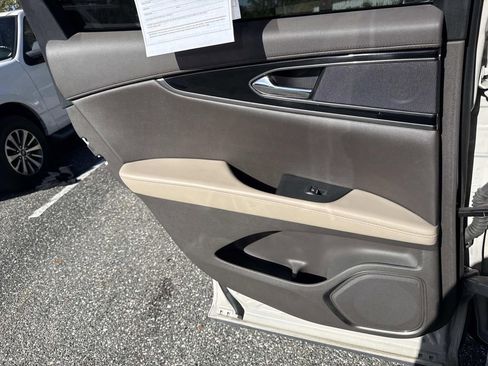 Certified 2022 Lincoln Nautilus Reserve image 13