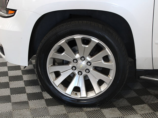 Used 2017 Chevrolet Suburban Premier AWD/4WD image 16