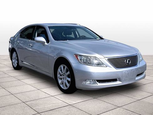 Used 2009 Lexus LS 460 RWD image 2