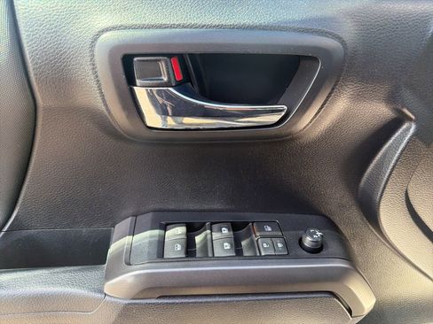Used 2019 Toyota Tacoma TRD Sport w/ Technology Package AWD/4WD image 11