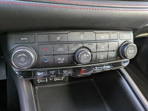 Used 2023 Dodge Durango GT image 12