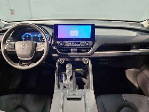 Certified 2025 Toyota Grand Highlander FWD image 10
