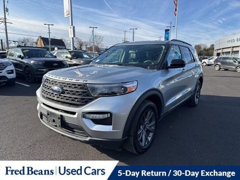 Certified 2022 Ford Explorer XLT w/ Equipment Group 202A image 3