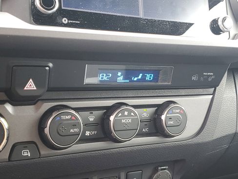 Used 2022 Toyota Tacoma TRD Sport image 23