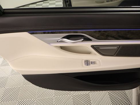 Used 2021 BMW 750i xDrive w/ Executive Package image 19