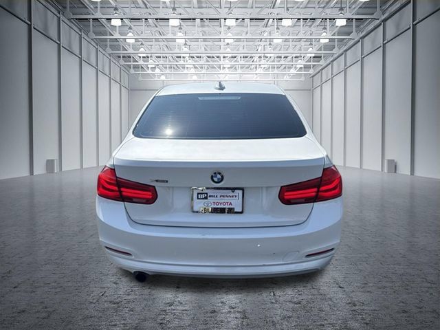 Used 2017 BMW 320i xDrive Sedan AWD/4WD image 4