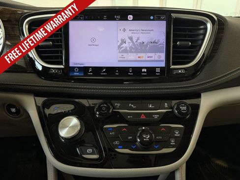 Used 2021 Chrysler Pacifica Limited w/ Premium & Safety Sphere Group FWD image 41