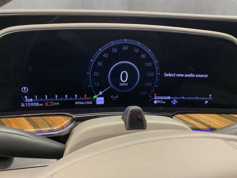 Used 2023 Cadillac Escalade ESV Premium Luxury Platinum image 16