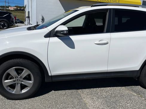 Used 2015 Toyota RAV4 XLE AWD/4WD image 4
