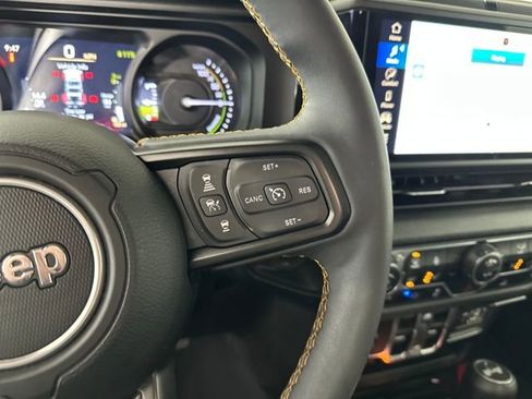 Used 2024 Jeep Wrangler Unlimited w/ Convenience Group image 16