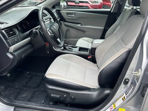 Used 2017 Toyota Camry SE FWD image 6