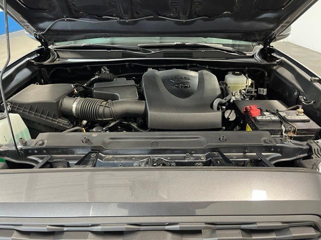 Used 2022 Toyota Tacoma TRD Off-Road w/ Technology Package AWD/4WD image 9