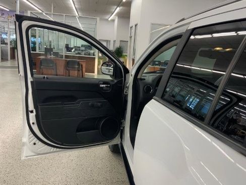 Used 2016 Jeep Compass Sport AWD/4WD image 25