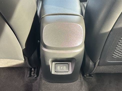 Used 2025 Hyundai Elantra Limited FWD image 32