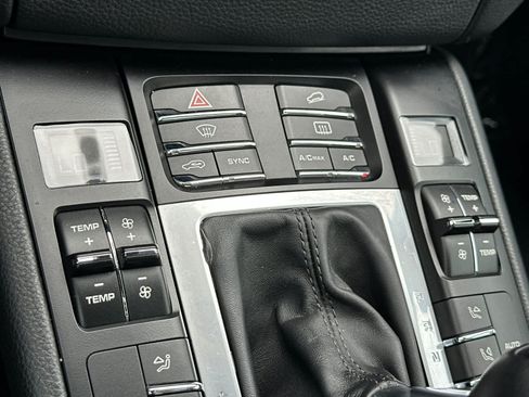Certified 2018 Porsche Macan Sport Edition AWD/4WD image 24