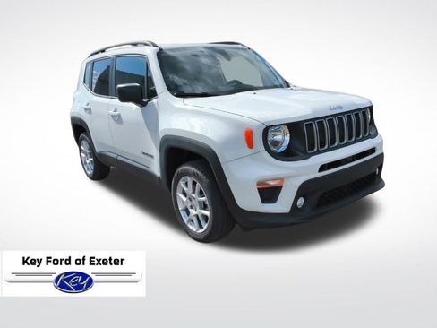 Used 2023 Jeep Renegade Latitude w/ Premium Group AWD/4WD image 2