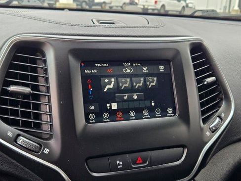 Used 2020 Jeep Cherokee Latitude Plus AWD/4WD image 28