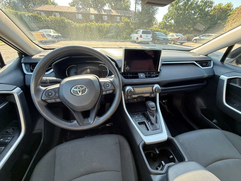 Used 2025 Toyota RAV4 XLE FWD image 6