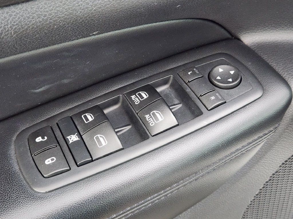Used 2017 Jeep Grand Cherokee Altitude AWD/4WD image 17