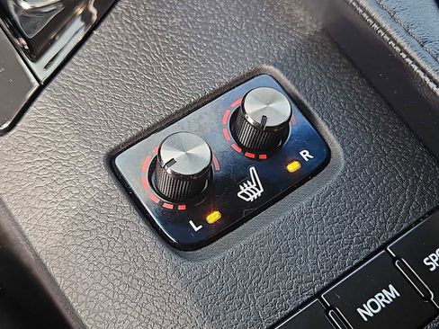 Used 2016 Toyota Avalon XLE Plus image 18