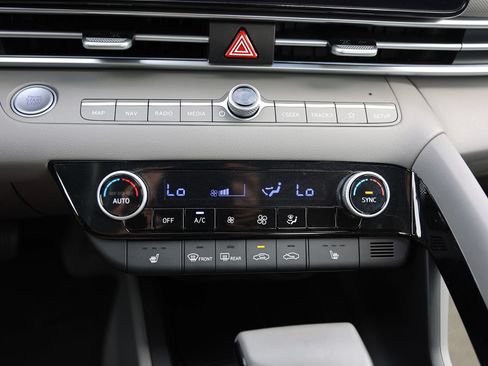 Certified 2025 Hyundai Elantra SEL FWD image 23
