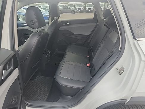 Used 2022 Volkswagen Taos SE FWD image 25