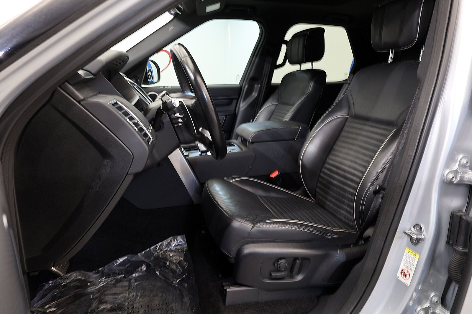 Used 2021 Land Rover Discovery S R-Dynamic AWD/4WD image 12