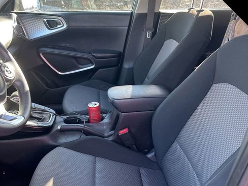 Used 2021 Kia Soul LX image 6