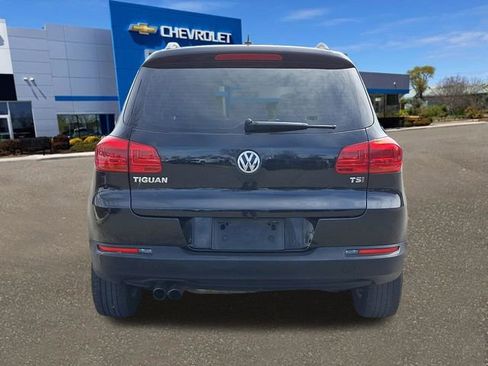 Used 2016 Volkswagen Tiguan S image 6