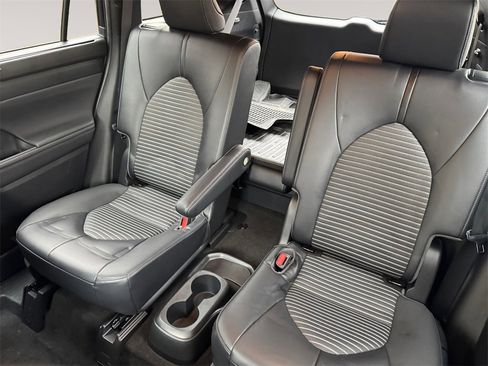 Used 2023 Toyota Highlander XSE image 13