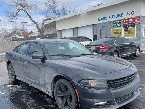 Used 2016 Dodge Charger SXT image 3