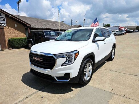 Used 2024 GMC Terrain SLE image 7