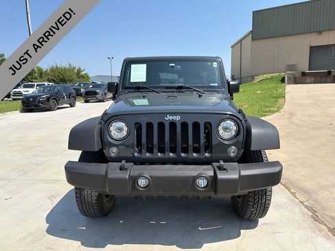 Used 2018 Jeep Wrangler Unlimited Rubicon AWD/4WD image 2