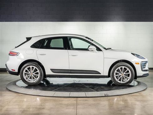Used 2025 Porsche Macan image 8