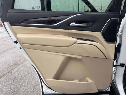 Used 2023 Cadillac Escalade Premium Luxury image 16